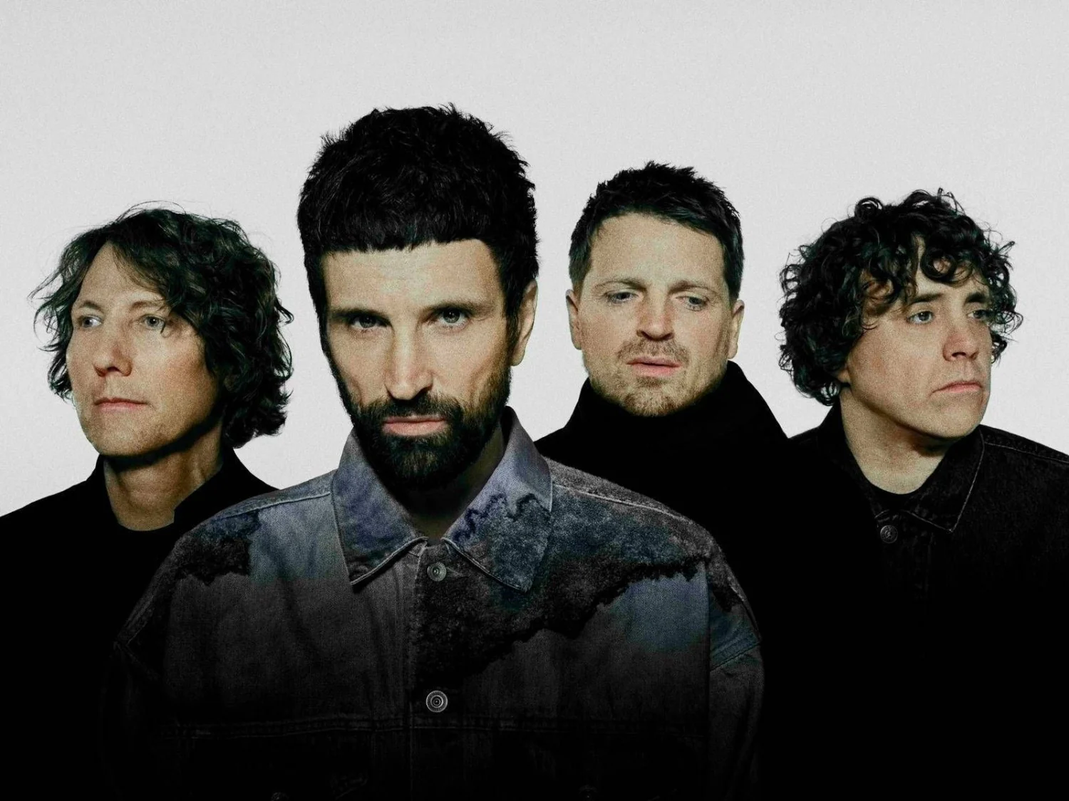 Kasabian volta ao palco sonoro com 'Act III': Serge Pizzorno reconstrói a identidade da banda