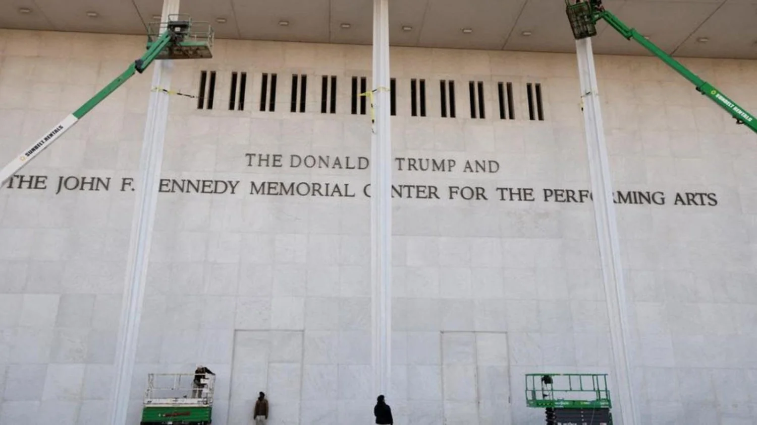 Kennedy Center decreta fechamento imediato após veto judicial à inclusão do nome de Trump