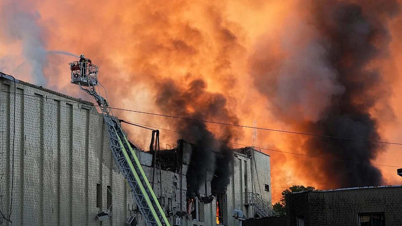 Kiev sob ataque aéreo russo: ao menos cinco mortos e dezenas de feridos em ofensiva noturna