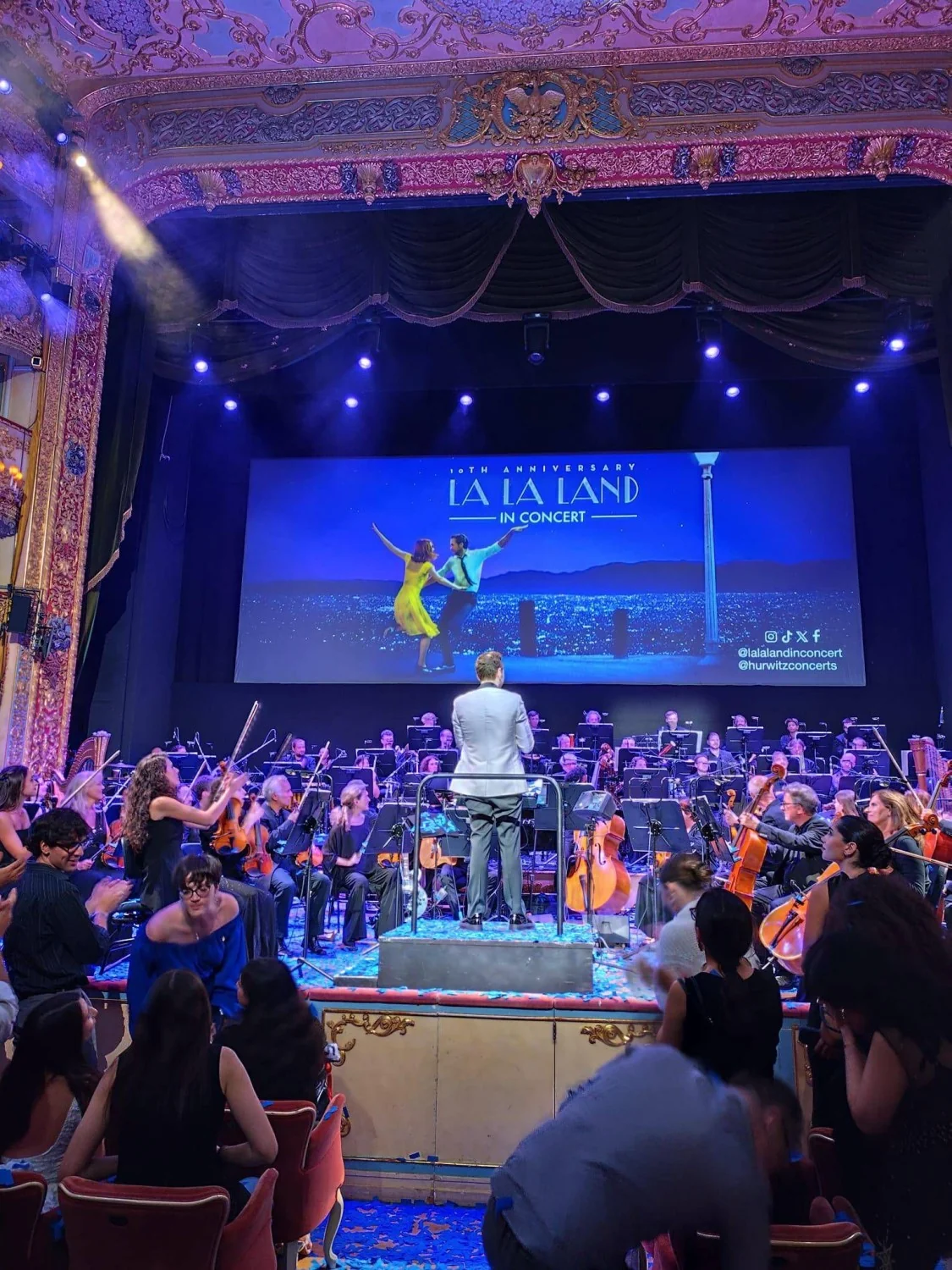 La La Land renasce na Fenice: Chazelle e Hurwitz transformam Veneza num sonho ao vivo