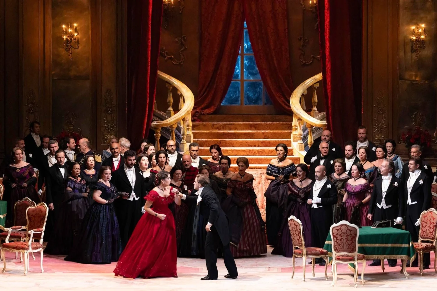 La Traviata de Liliana Cavani retorna à Scala e celebra a 100ª apresentação