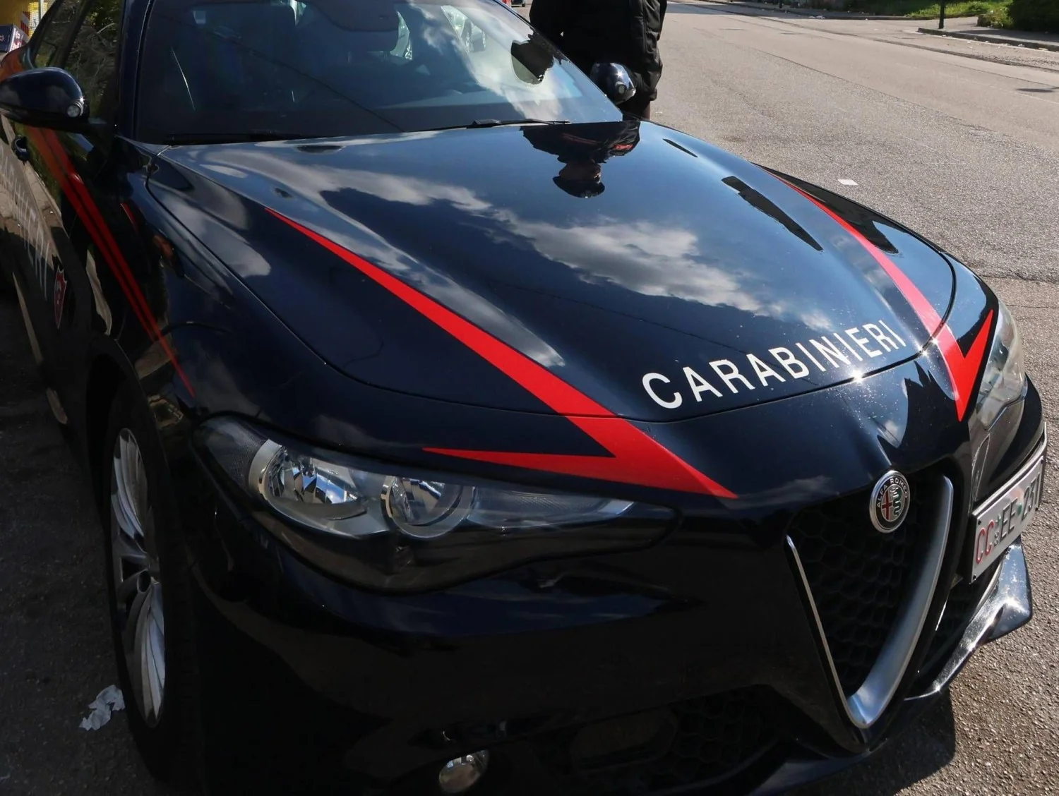 Lamezia Terme: aluno de 14 anos planejava ataque com faca a professora; interceptado pelos carabinieri