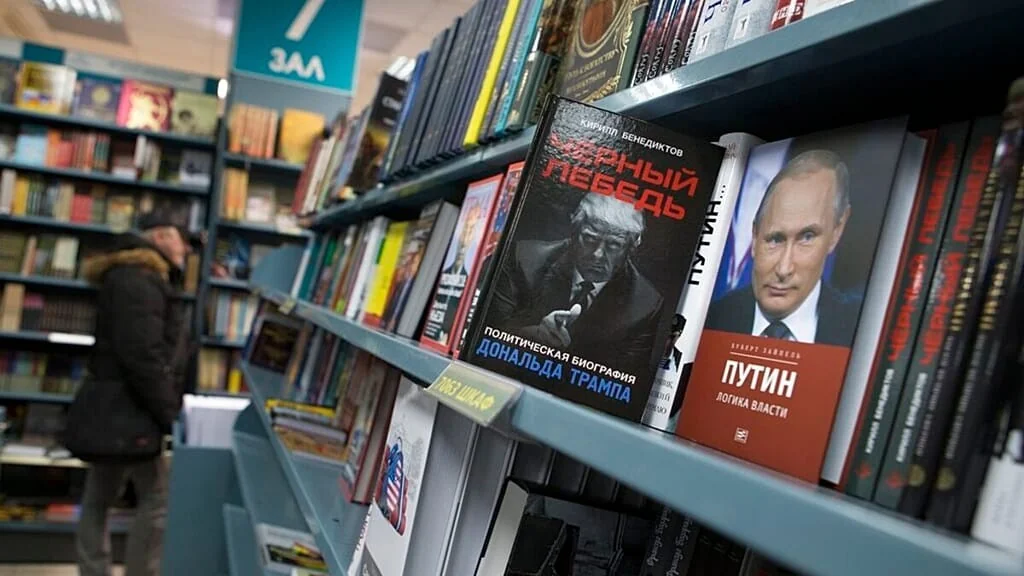 Letônia proíbe importação de livros, roupas, calçados e brinquedos da Rússia e Bielorrússia