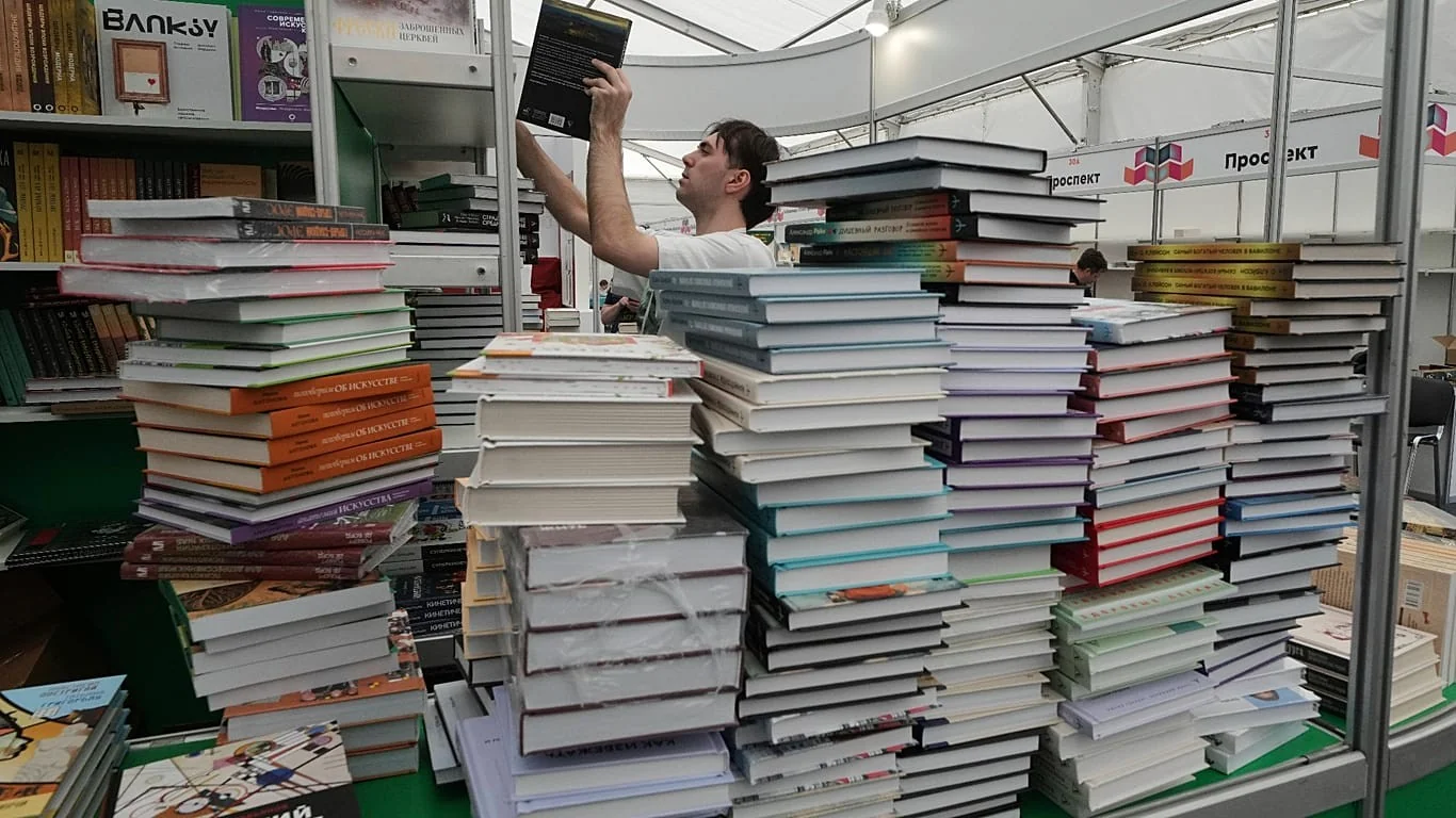Letônia proíbe importação de livros e bens russos e bielorrussos para 'defender a segurança nacional'