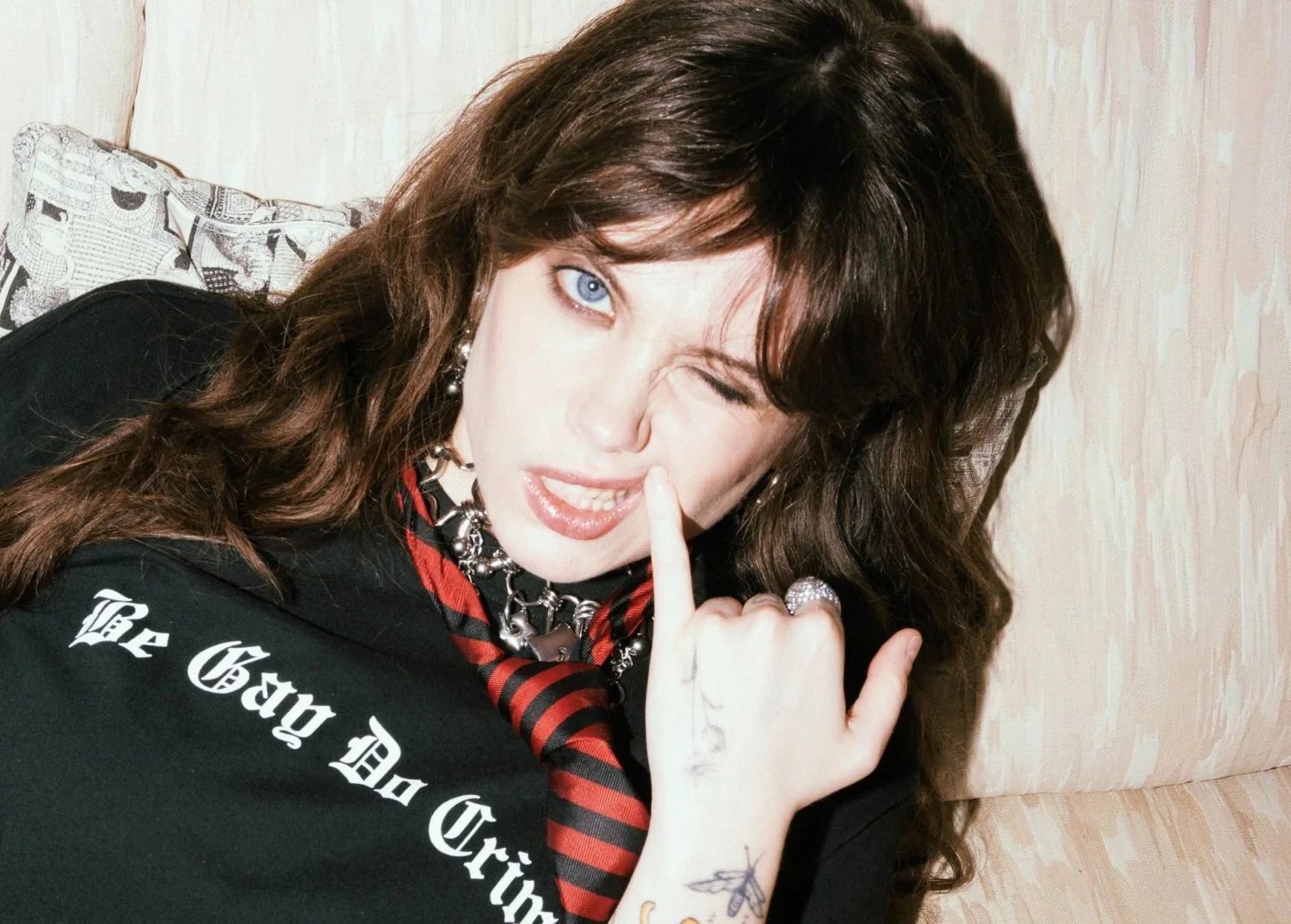 Lil Jolie e 'Luoghi Comuni': o novo álbum que reescreve a autenticidade entre pop e grunge