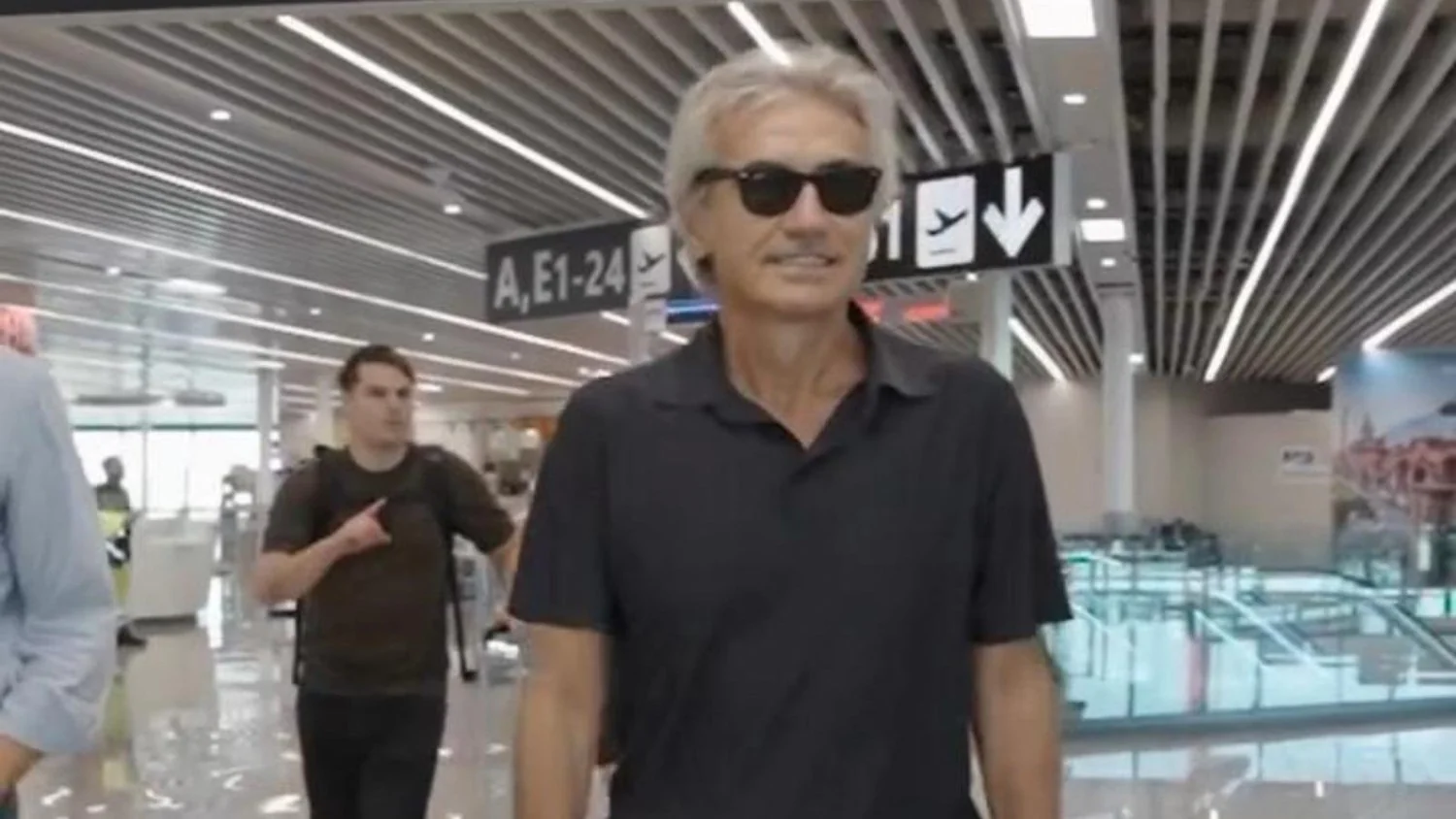 Luciano Ligabue transforma Fiumicino em cenário de 'Qualcosa per te' antes da retomada do tour 'Certe notti'