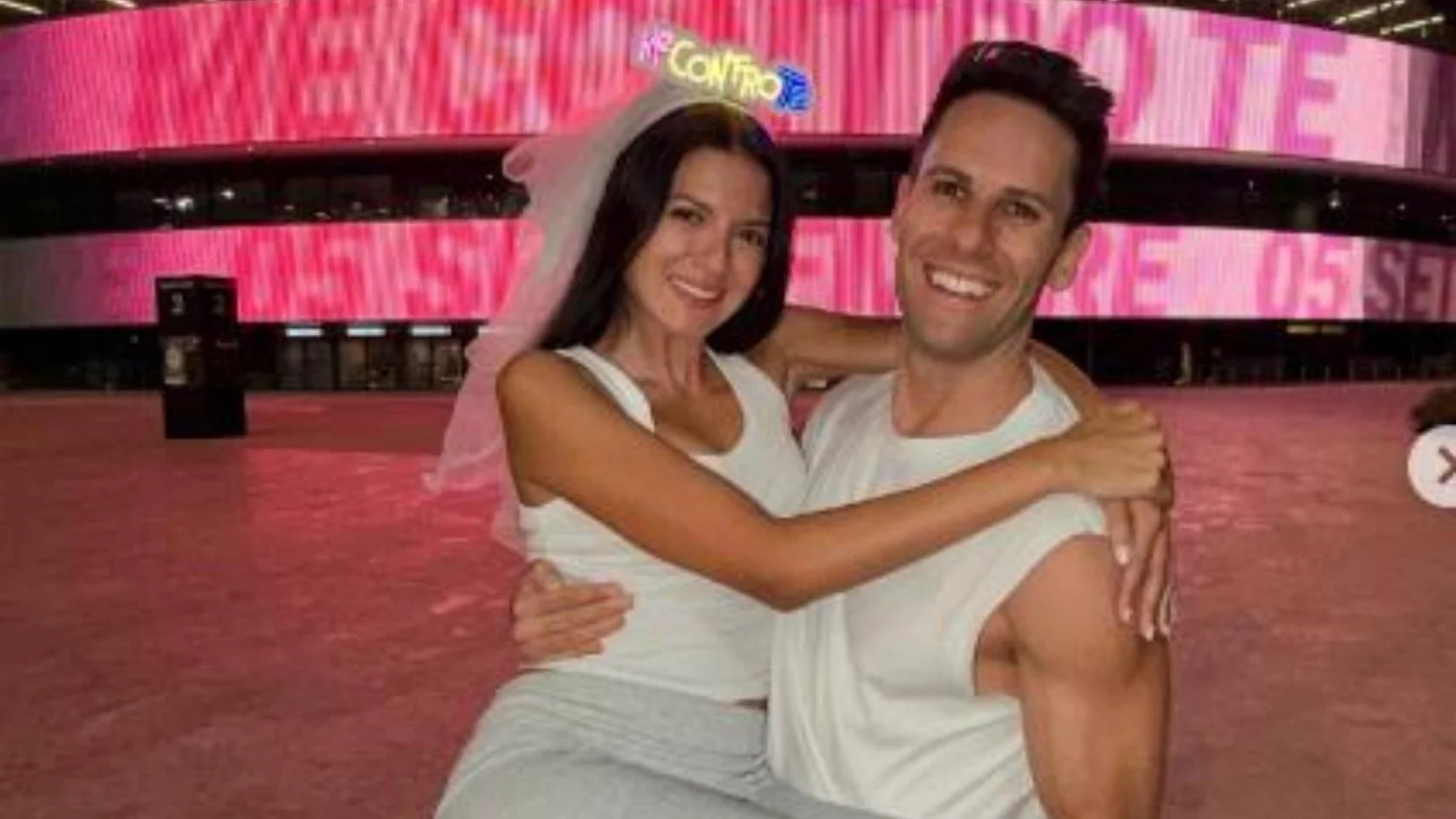 Luì e Sofì transformam o casamento em show para 6 mil fãs: o 'The Wedding Show' ilumina Milão