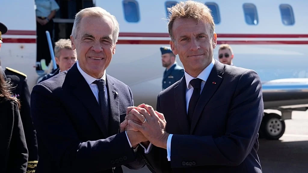 Macron e Carney firmam aliança estratégica entre França e Canadá em meio a tensões com os EUA