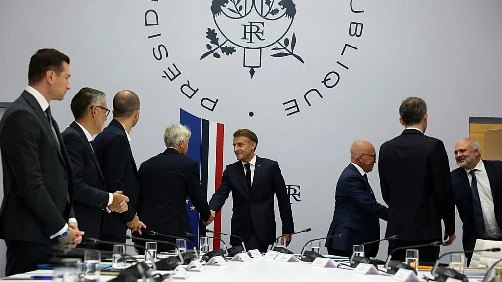 Macron convoca G7 de emergência sobre energia e pede plano contra ataques híbridos russos