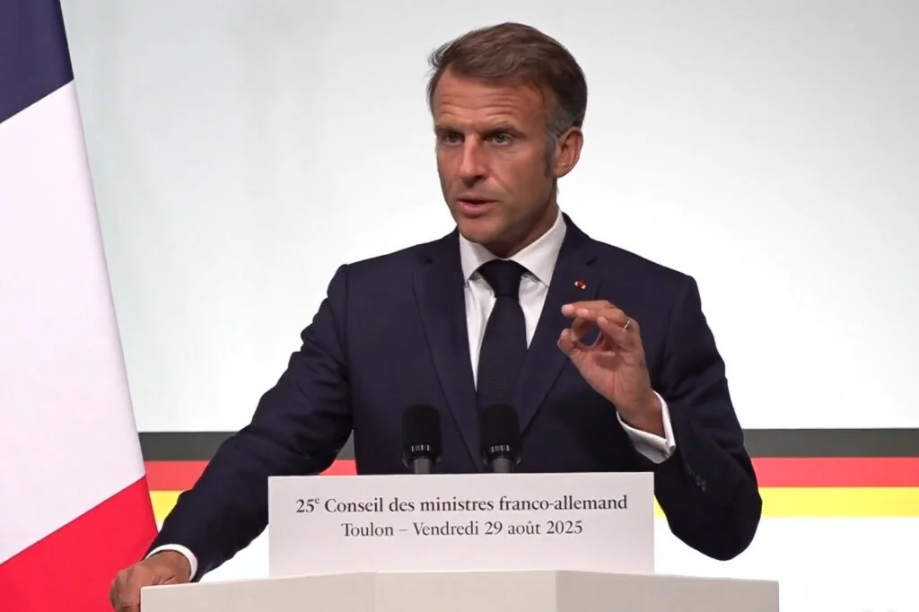 Macron pede à UE exceções temporárias para combustíveis diante da crise do Estreito de Ormuz