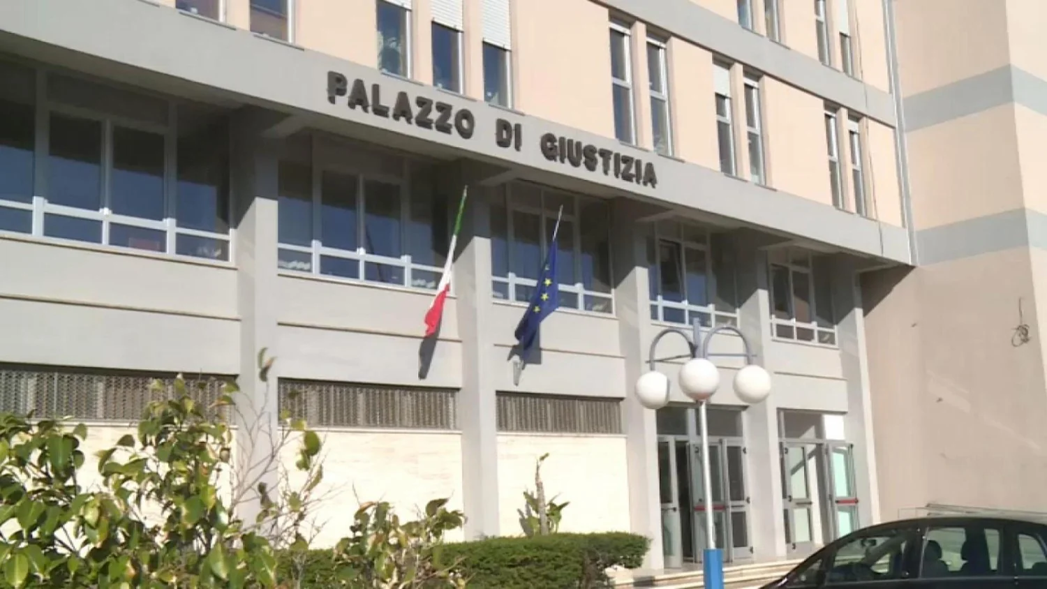 Mãe e filho presos em Crotone: investigados por homicídio e ocultação após denúncia de desaparecimento