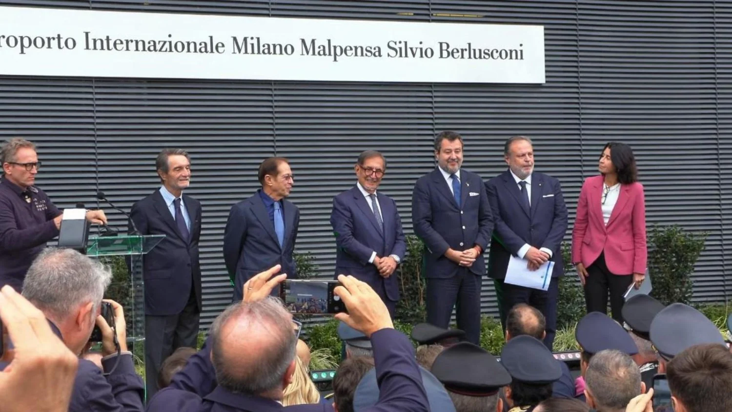 Malpensa passa a ser Aeroporto Milano-Malpensa Silvio Berlusconi: cerimônia e memórias