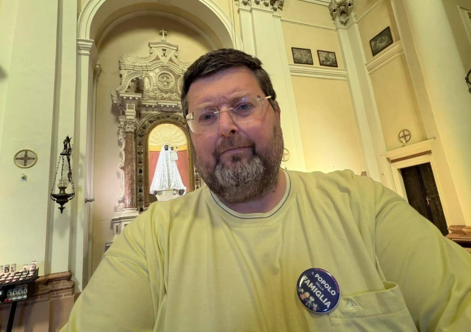 Mario Adinolfi enviado à prisão após publicar em redes sociais: juiz aponta violação da medida cautelar