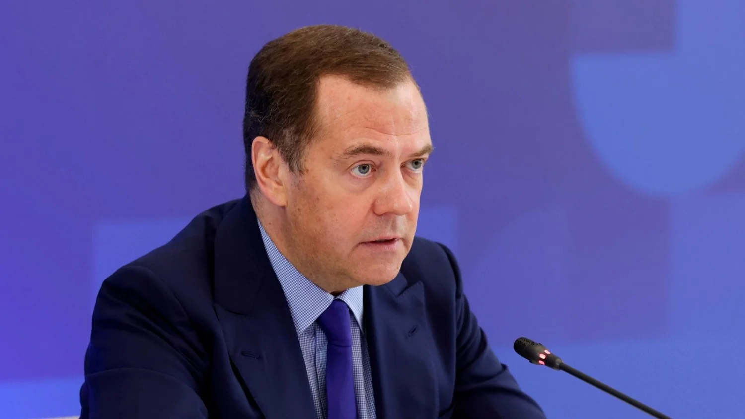Medvedev avisa que a Europa só entende o ‘linguagem da força’ enquanto Moscou assume ativos de empresas ocidentais