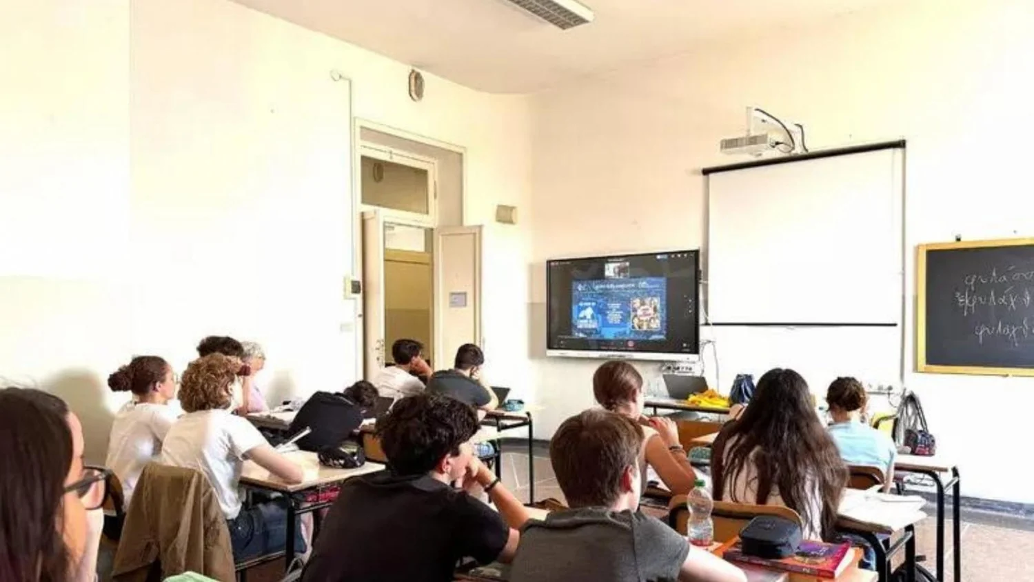 Meloni propõe teto de 30% de estrangeiros por turma: 930 mil alunos sem cidadania italiana