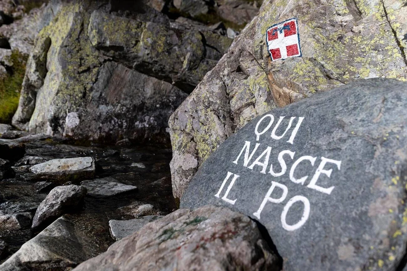 Monviso em alerta: três sinais de risco climático que iluminam a urgência da governança da água