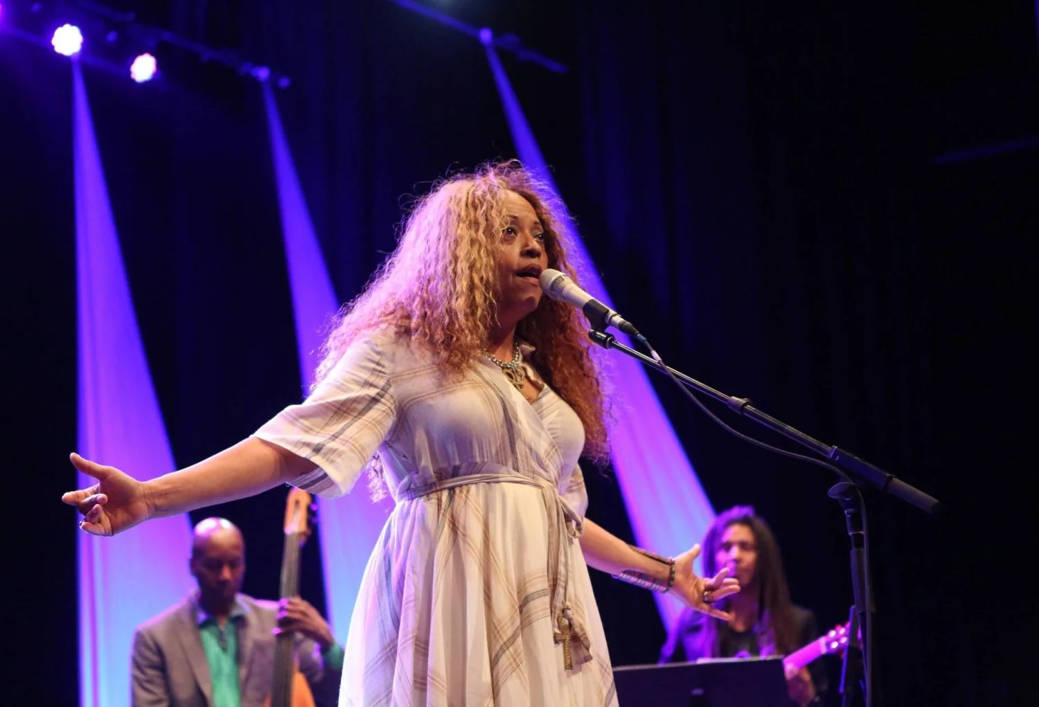 Morre Cassandra Wilson, a voz contralto que reinventou o jazz com raízes do Mississippi
