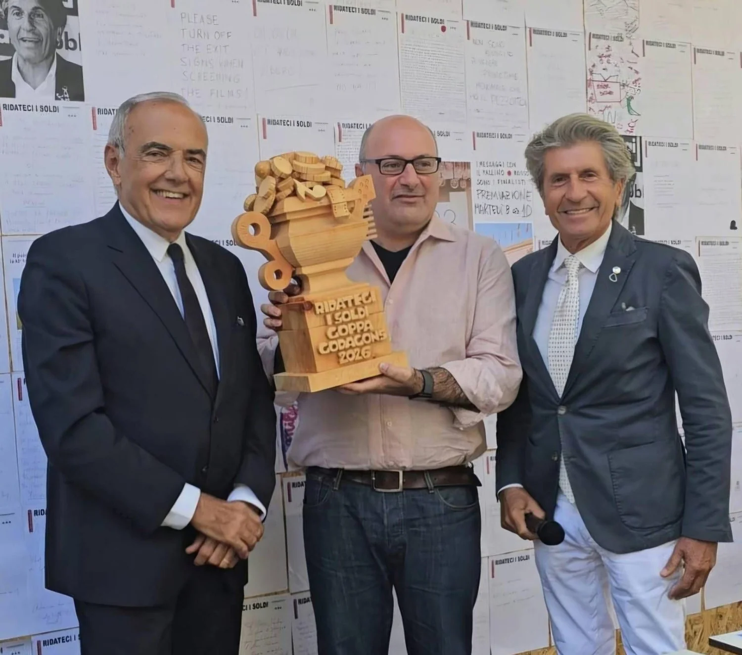 Mostra de Veneza: Coppa Codacons premiou comentário que batizou The Echo Chamber de 'The Echo Bathroom'