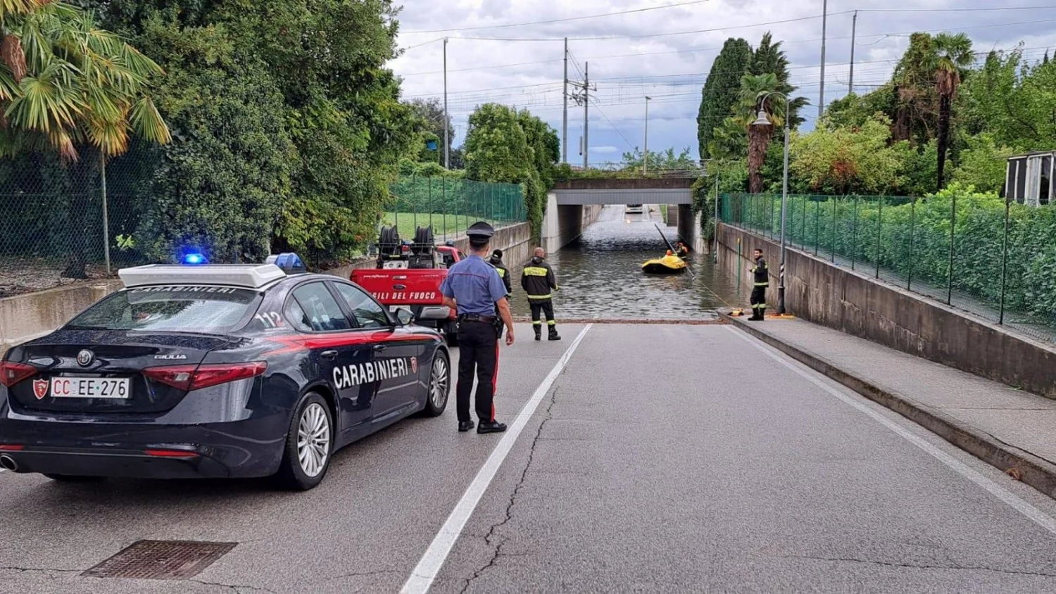 Mulher de 83 anos morre soterrada após ficar presa com o carro em subpassagem alagada em Latisana
