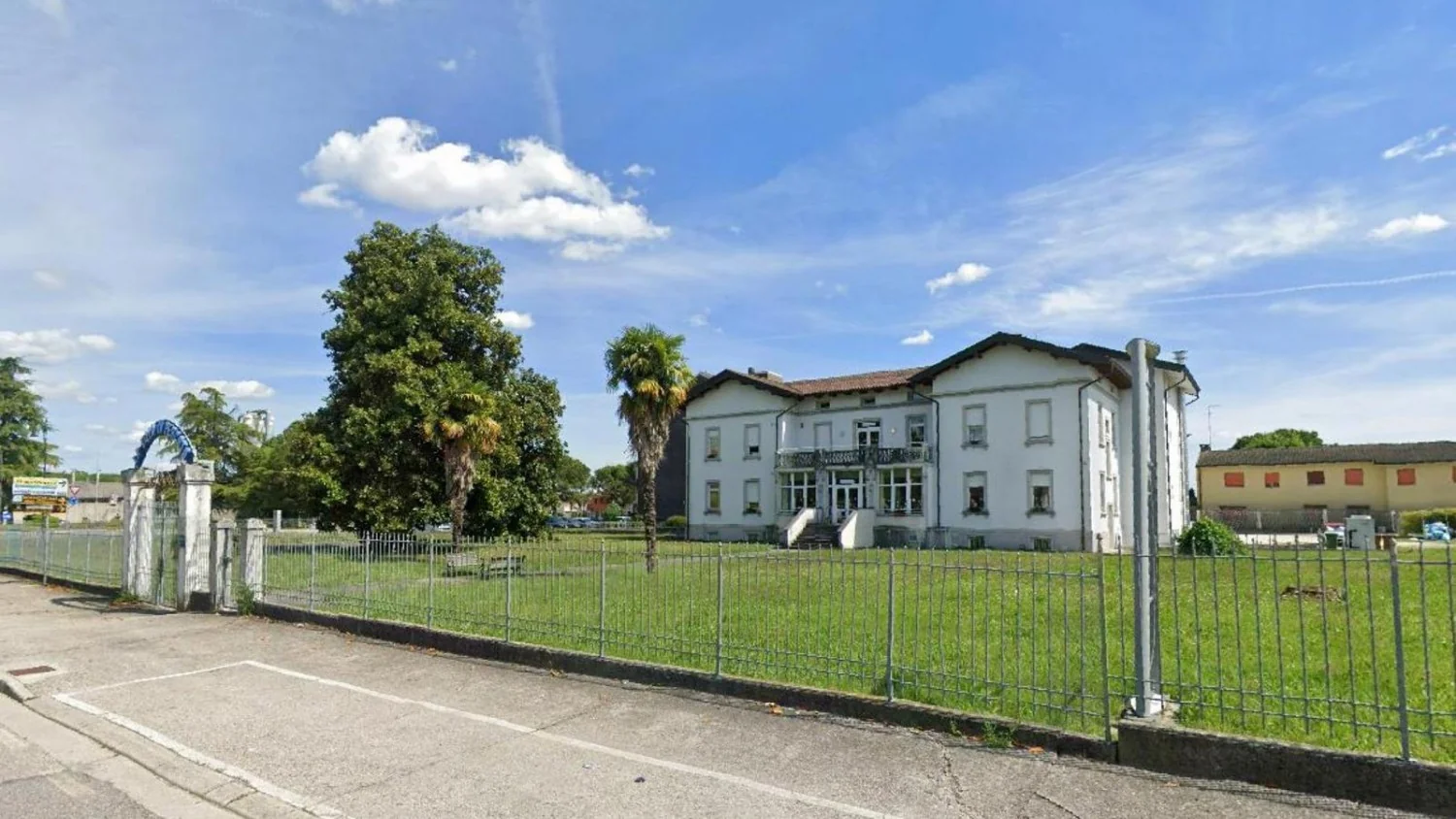 Mulher vai a casa de repouso em Pavia di Udine e mata o pai de 91 anos a facadas; ela se entrega à polícia
