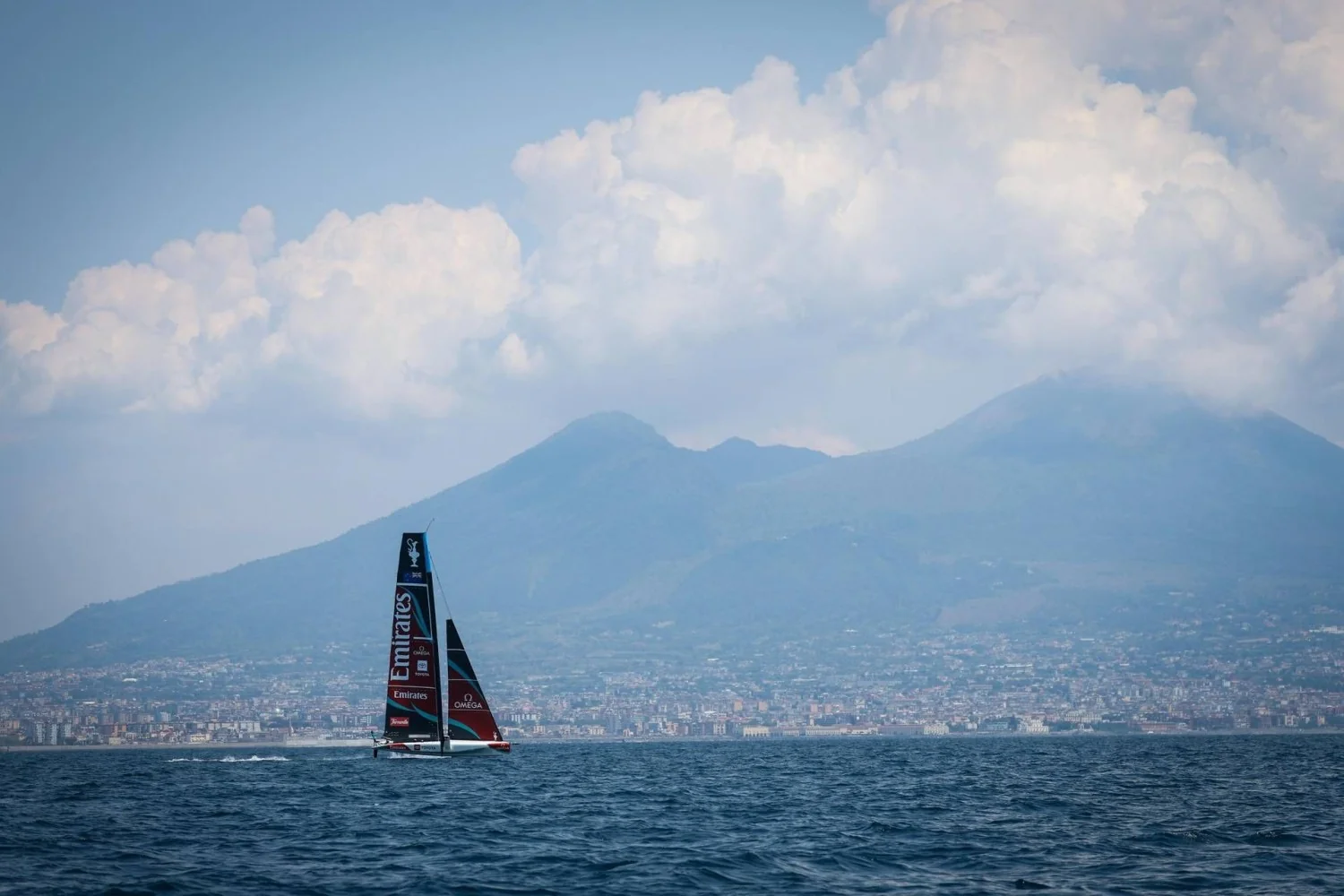 Nápoles abre as portas para a America's Cup: Regatas Preliminares com os rápidos AC40