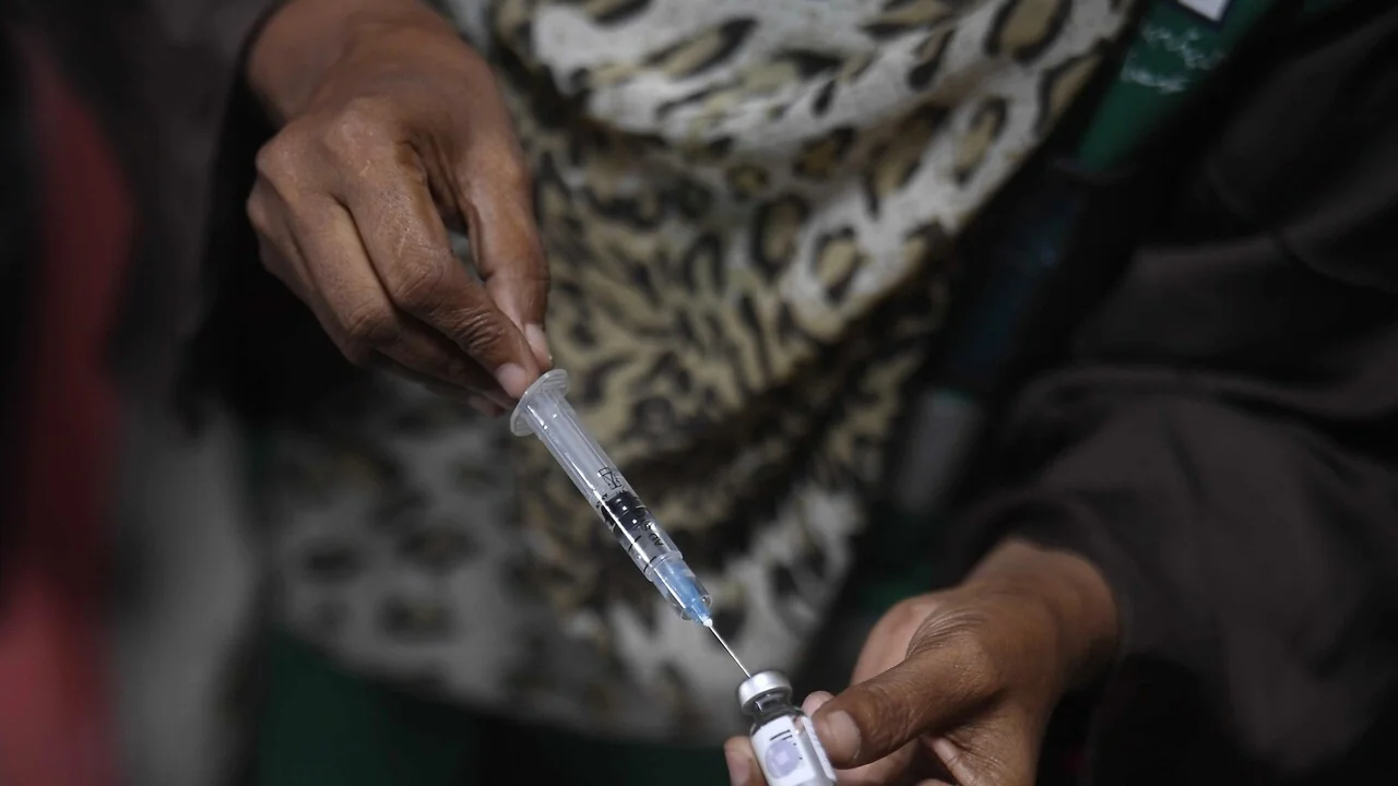 Novas vacinas contra a tuberculose podem salvar até 7,3 milhões de vidas até 2050, alerta Gavi
