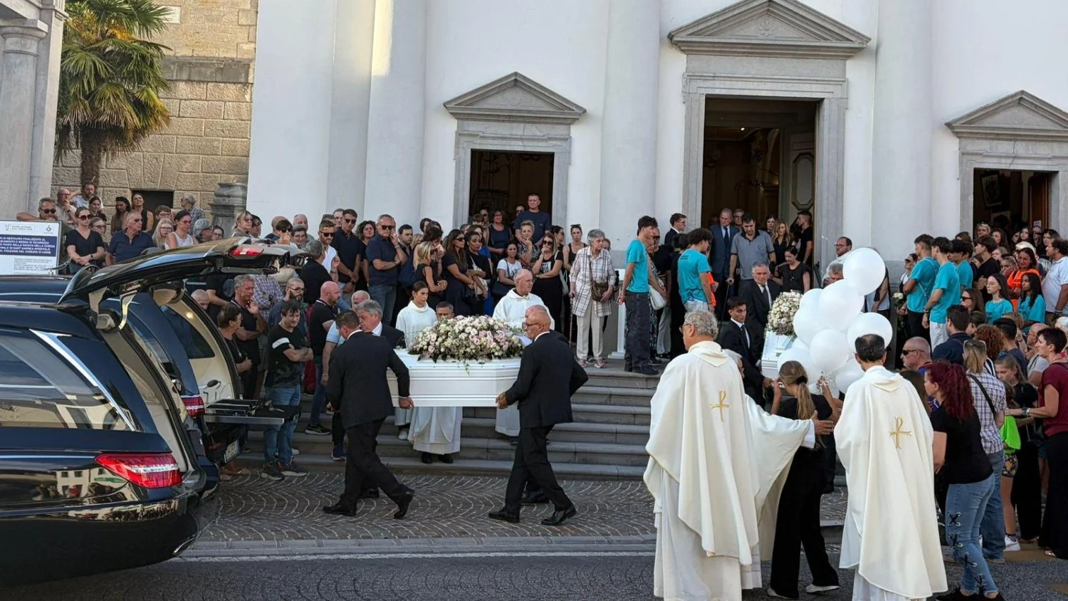 Paderno presta último adeus a Noemi (11) e Desirée (4); cidade em luto e homenagem à doação de órgãos