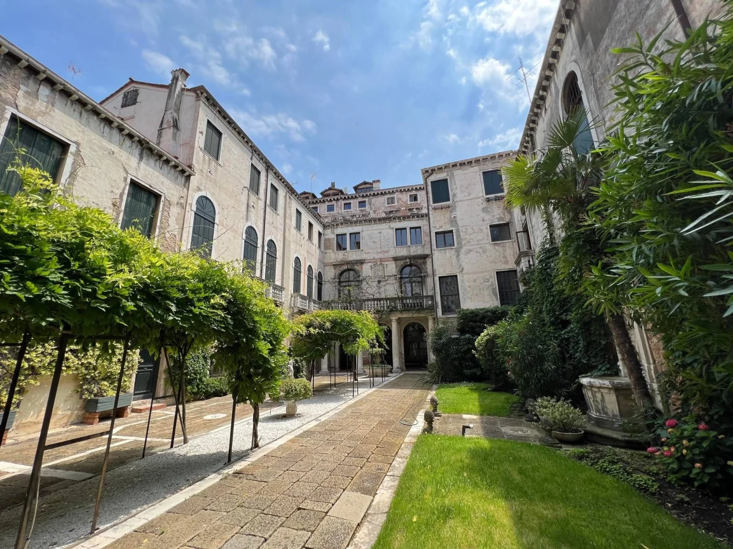 Em Veneza, a Maison Pierre Cardin inaugura Palazzo Cardin para preservar o legado do estilista