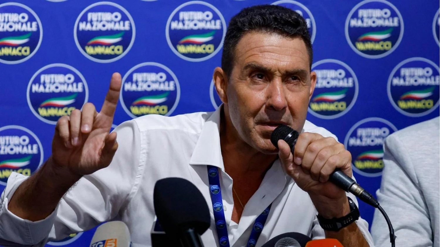PD pede dissolução do partido de Vannacci por ‘apologia do fascismo’; governo invoca liberdade de pensamento