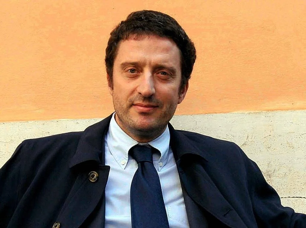 Pietrangelo Buttafuoco migra para a rádio da CEI: nova fase em Radio InBlu2000 após saída da Rai