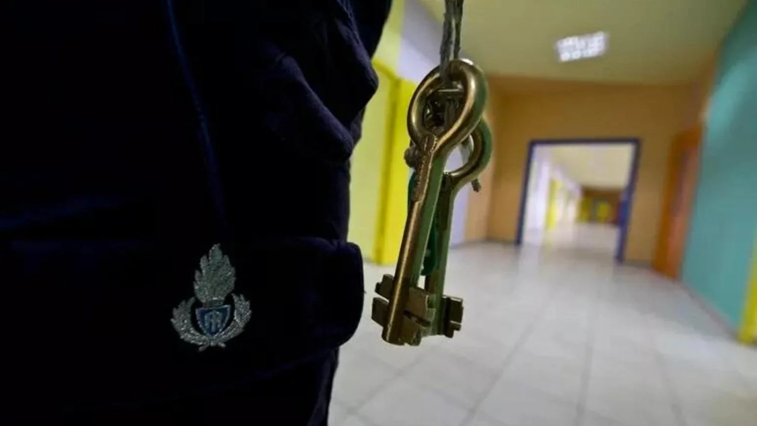 Pisa: rebelião na cadeia após presos encontrarem microfones e câmeras ocultas nas celas