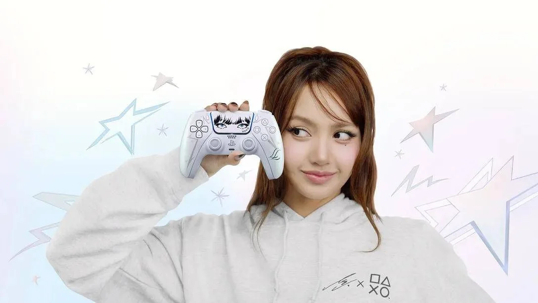 PlayStation e Lisa das Blackpink lançam DualSense em edição limitada com linha de merchandise