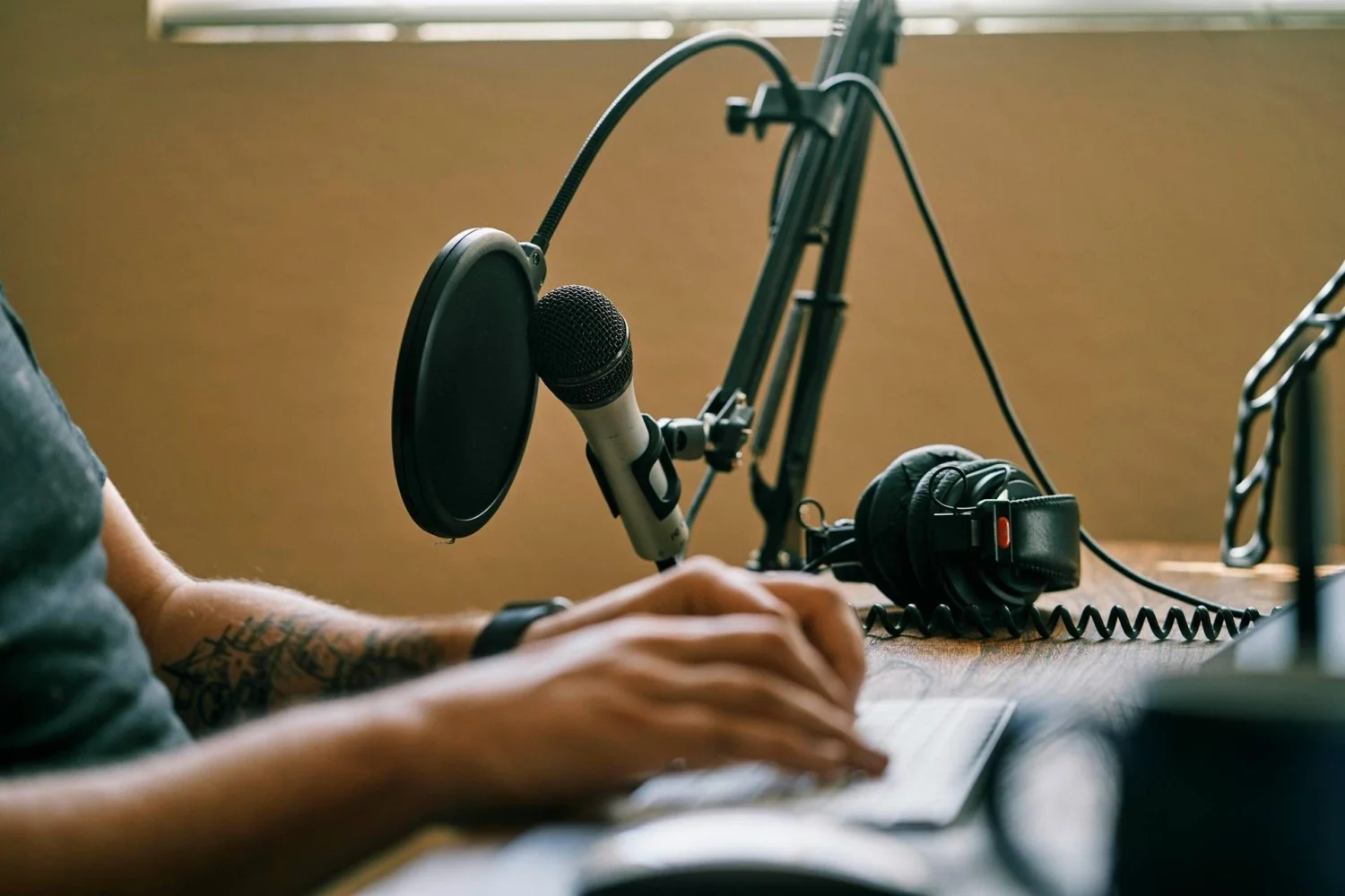 Podcast cresce na Itália: 18,5 milhões de ouvintes e o avanço do áudio como entretenimento