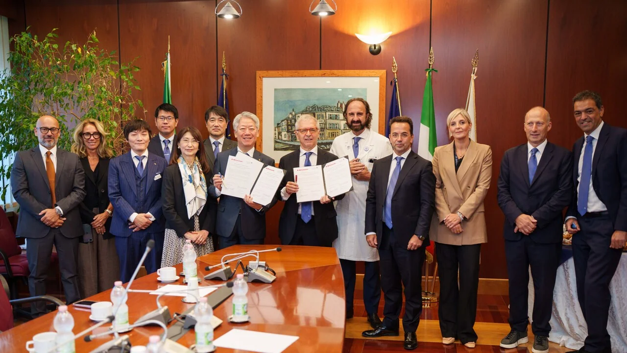 Policlinico Gemelli e Kawasaki firmam memorandum para impulsionar inovação em saúde e robótica médica