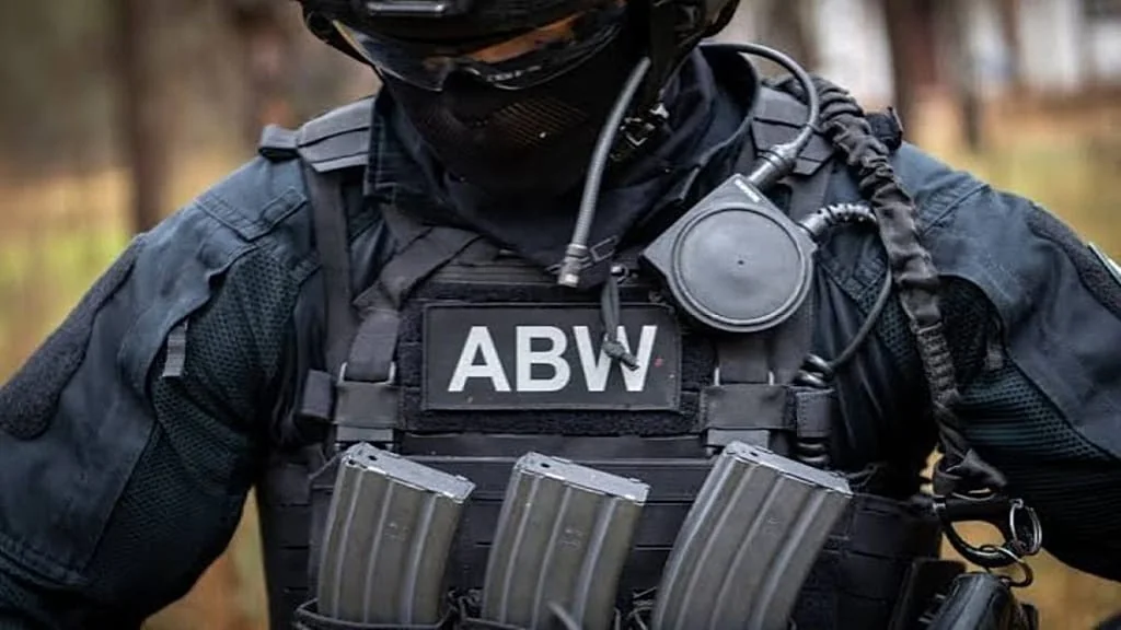 Polônia: novo preso ligado a neonazistas planejava ataque a escola e mesquita, diz ABW