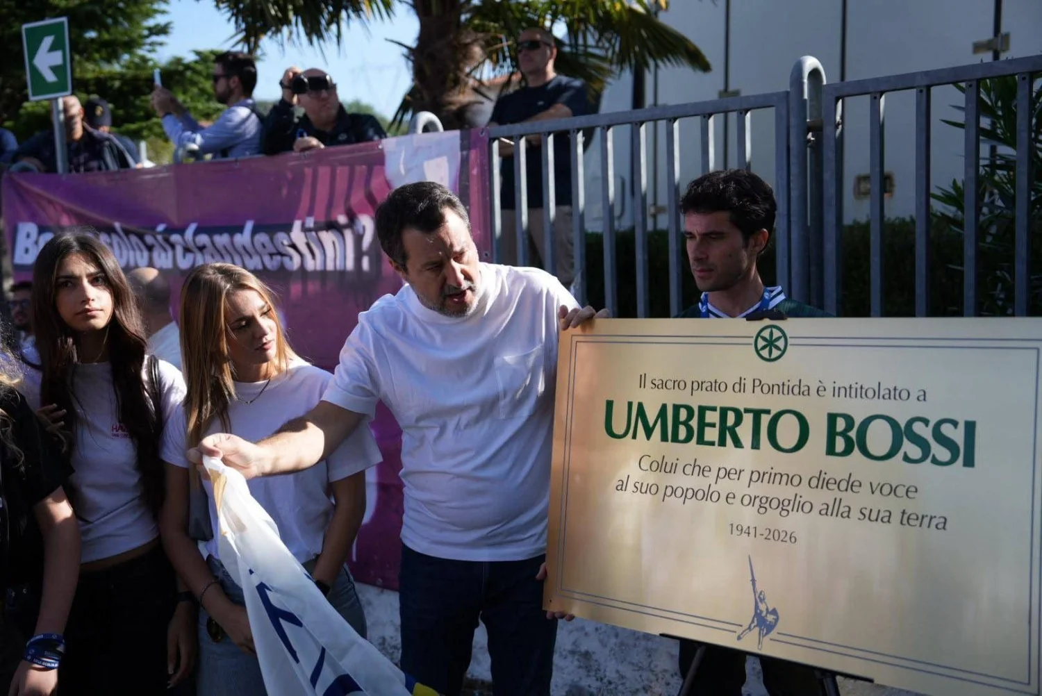 Pontida dedica o pratone a Umberto Bossi; Salvini recebe ovação e chama à unidade da Lega