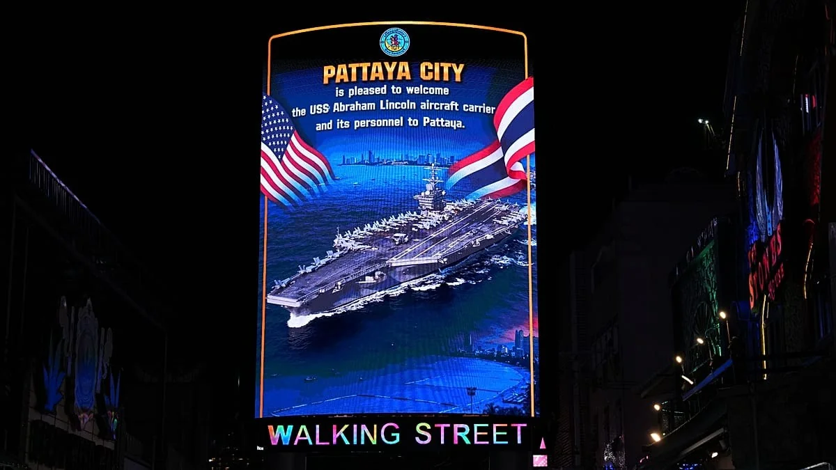 Porta‑aviões Abraham Lincoln deixa Pattaya após parada de US$3 milhões; relatos de desgaste e crise de saúde mental a bordo
