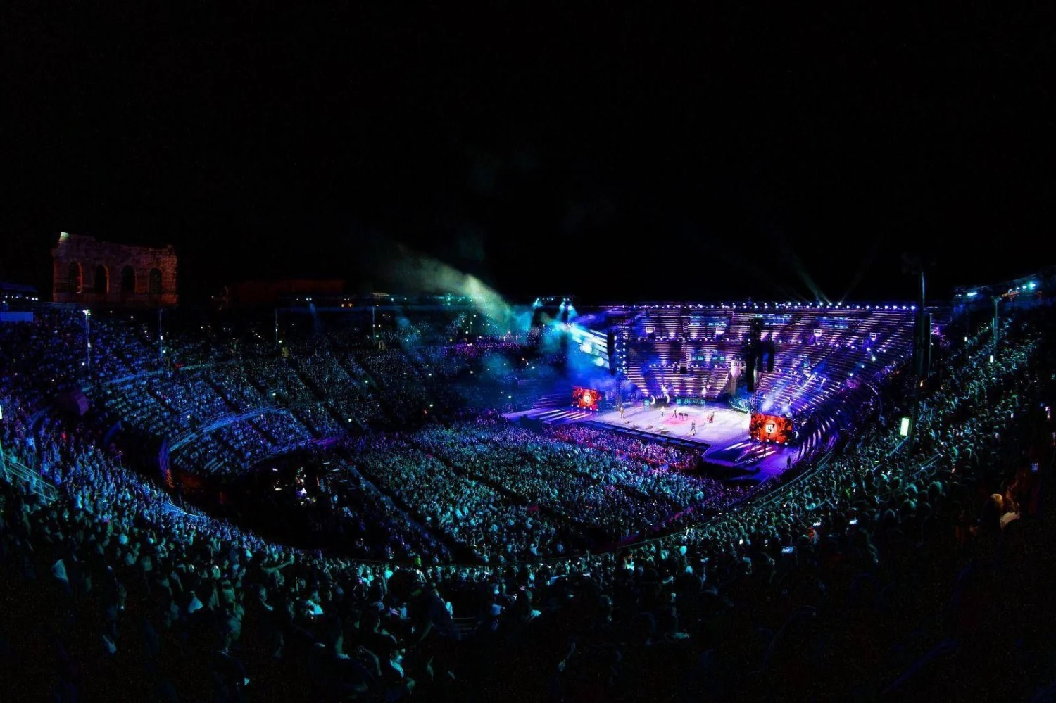 Power Hits Estate 2026: espetáculo esgota Arena de Verona e ultrapassa 12 milhões de visualizações