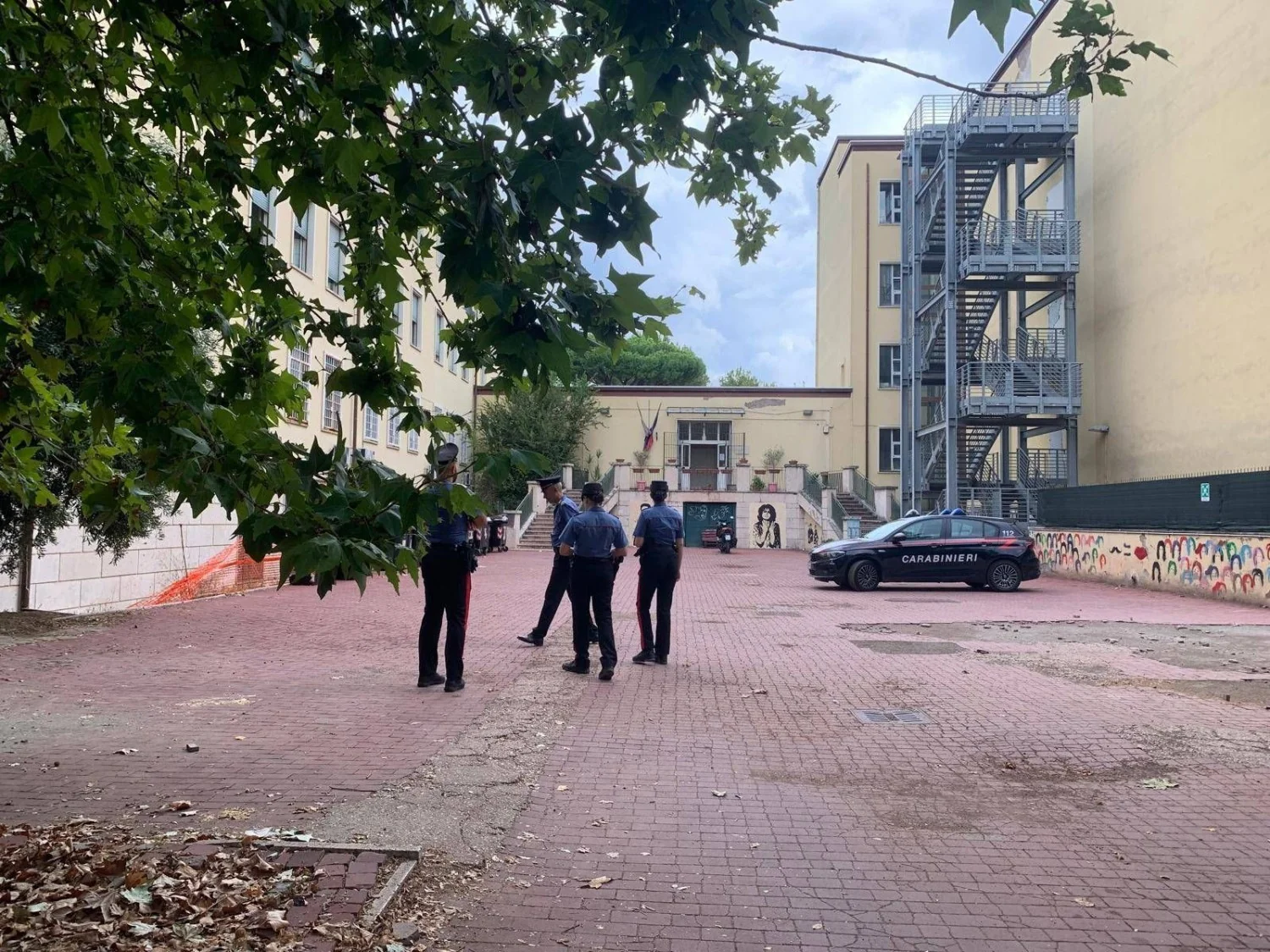 Professora esfaqueada em Roma: promotorias recebem informes enquanto investigação mira instigadores e participantes de videochamada