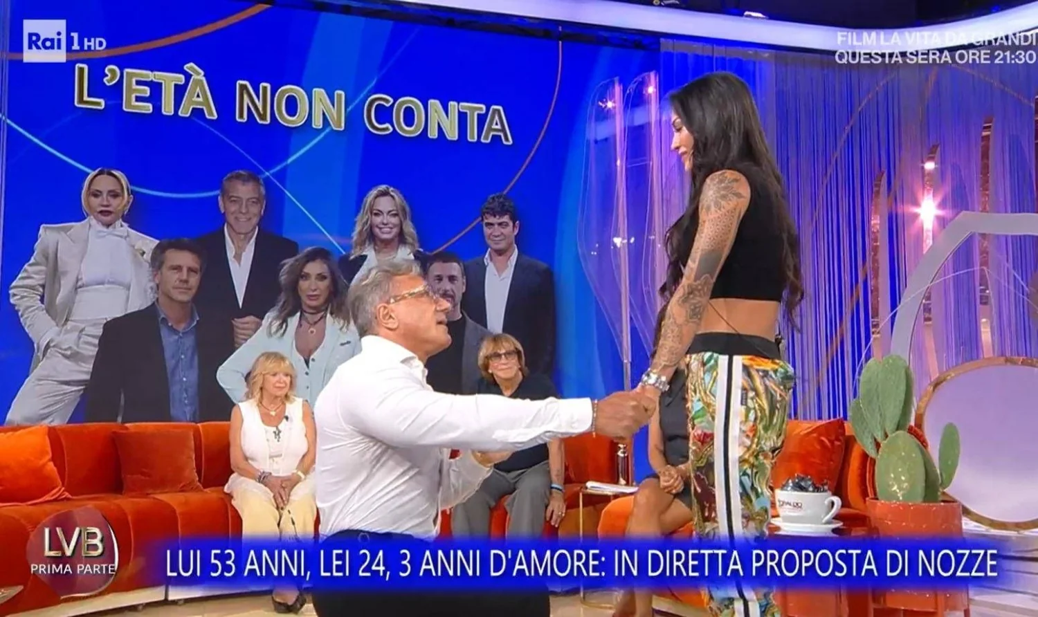 Proposta surpresa em La volta buona: ele 53, ela 24 — pedido de casamento ao vivo emociona público