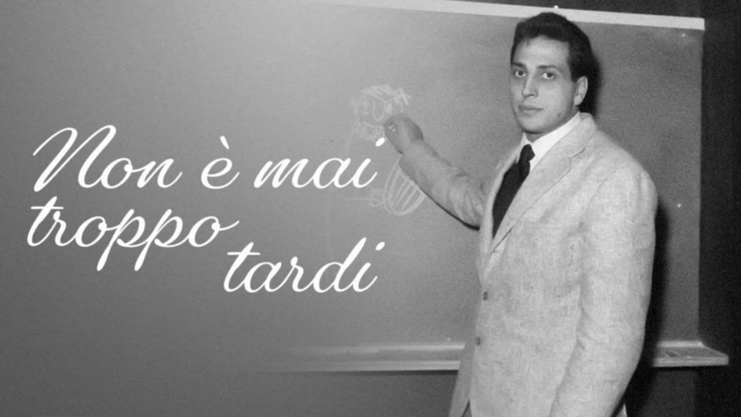 Rai Storia reapresenta a primeira aula de Alberto Manzi: como a televisão ensinou a Itália a ler