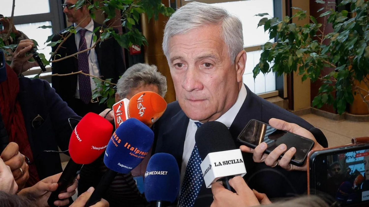 Regeni: divergências políticas após condenação; Tajani chama a decisão de 'sentença limitada' e oposição exige informativa