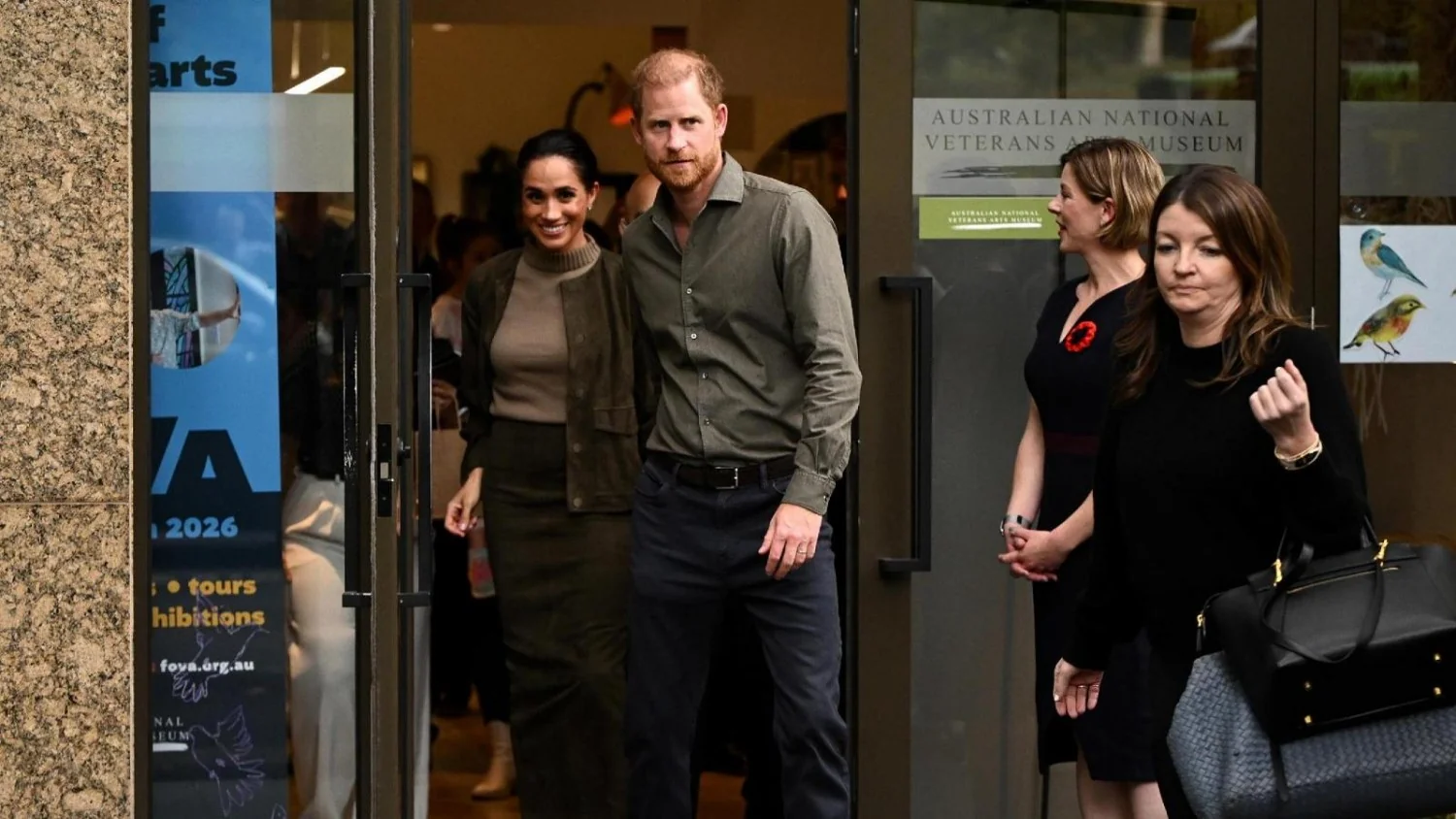 Rei Carlos III reafirma: Harry e Meghan continuam como cidadãos privados; Sussexes dizem estar surpresos