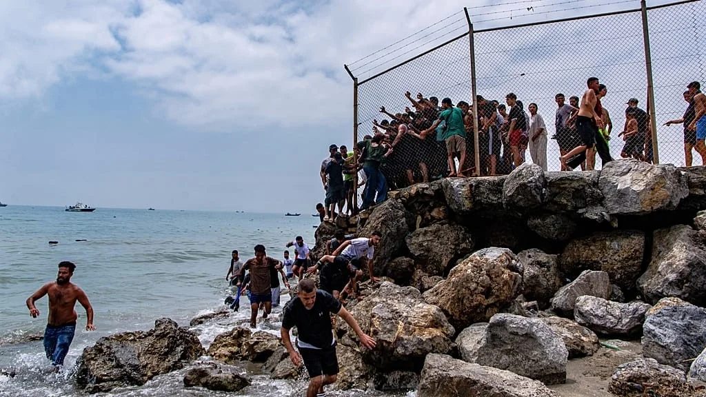 Relatório do Cenif aponta participação de agentes marroquinos na entrada massiva de migrantes em Ceuta