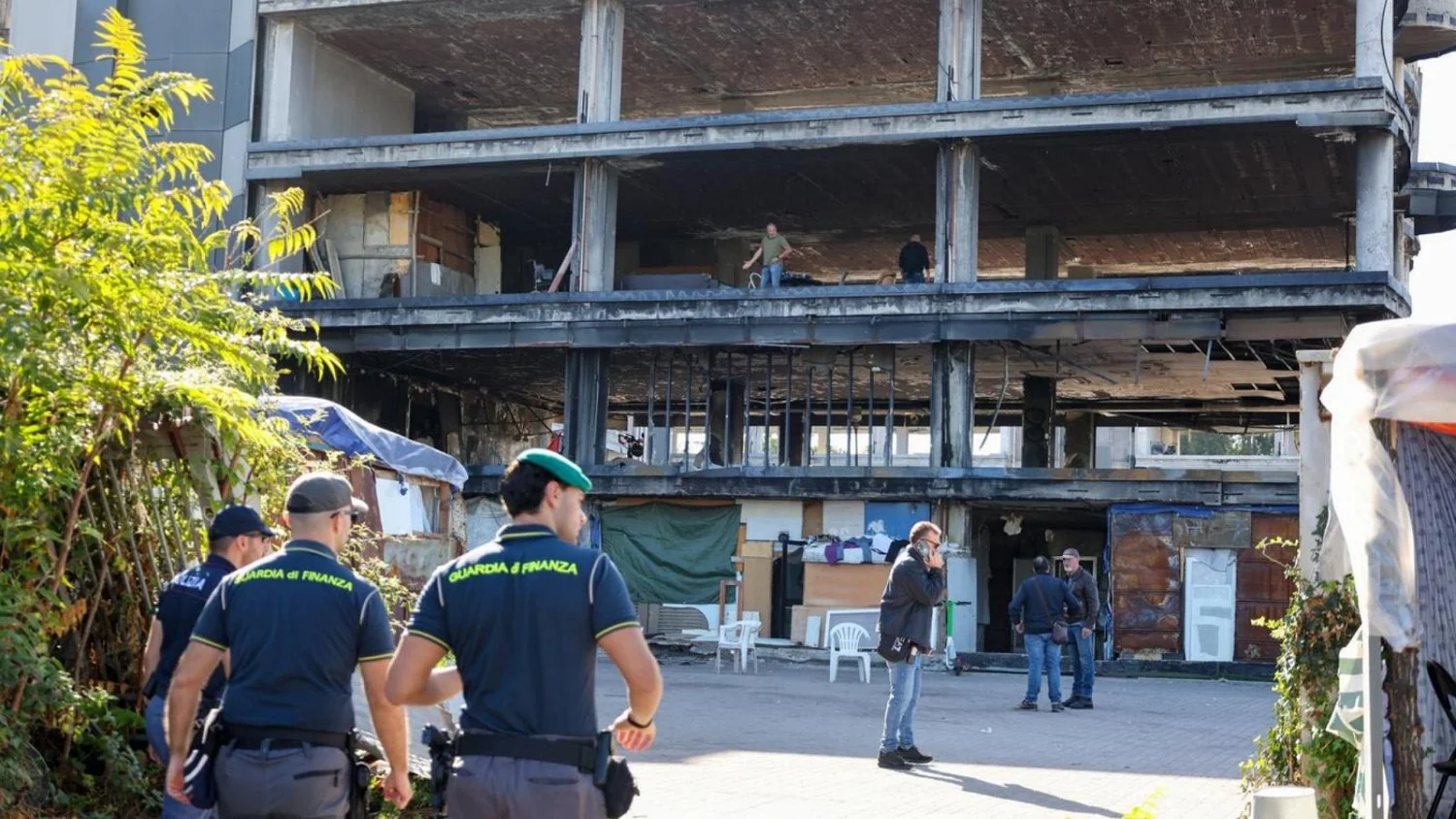 Desocupado prédio em Via Tallone (Tor Sapienza): 2 presos por tráfico e 25 estrangeiros sem documentos