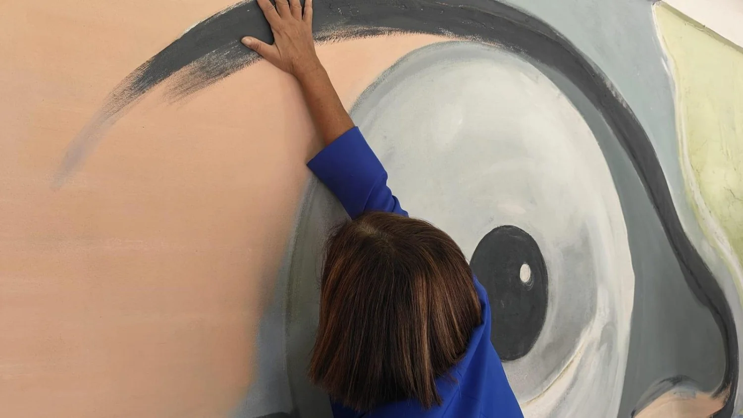 Em Roma, mural tátil transforma arte em mensagem de prevenção visual em Testaccio