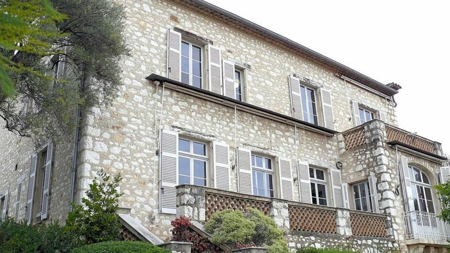Quatro obras de Renoir são furtadas do Museu de Cagnes-sur-Mer na Costa Azul; valor estimado em €9 milhões