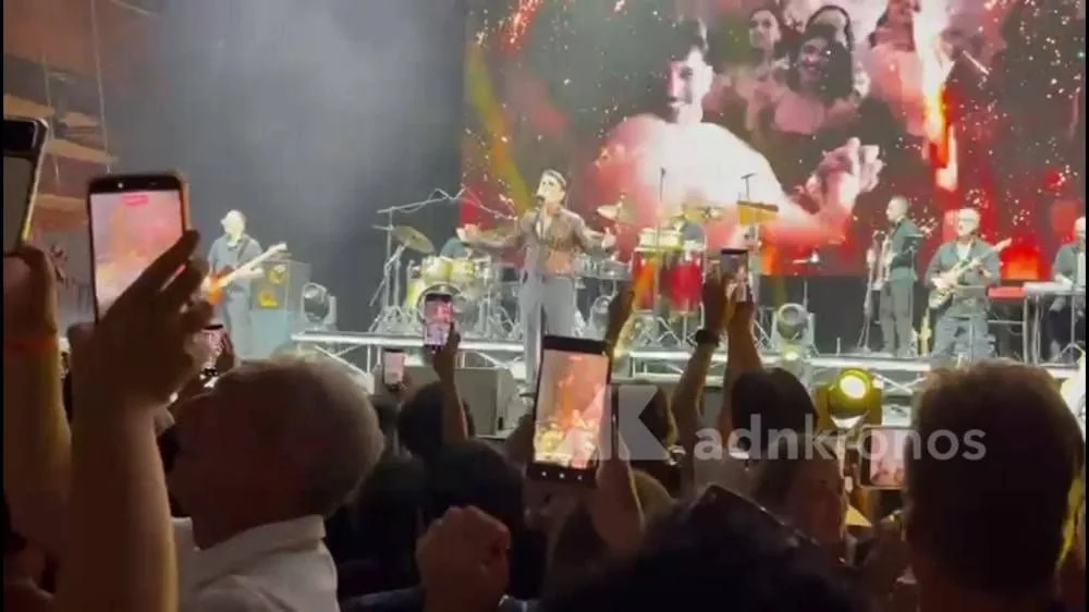 Sal Da Vinci incendia a Cavea de Roma com 'Per Sempre Sì' e celebra 50 anos de palco