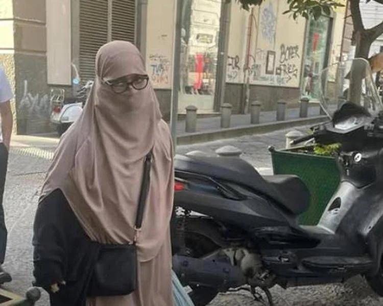 Sangiuliano publica foto de mulher de niqab em Nápoles e alerta para suposta ‘islamização’