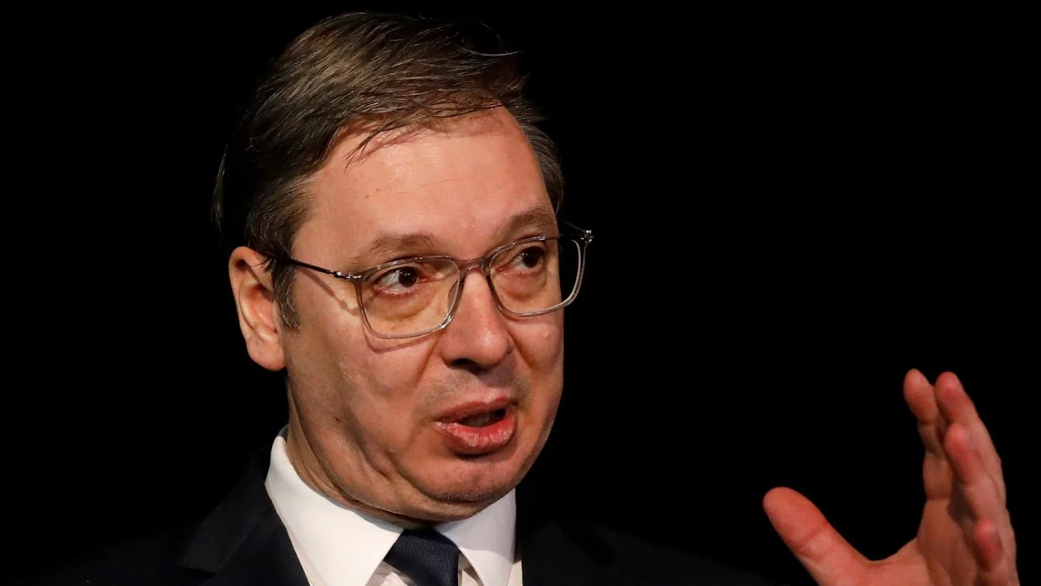 Vučić renuncia à presidência para concorrer ao cargo de primeiro‑ministro nas eleições antecipadas
